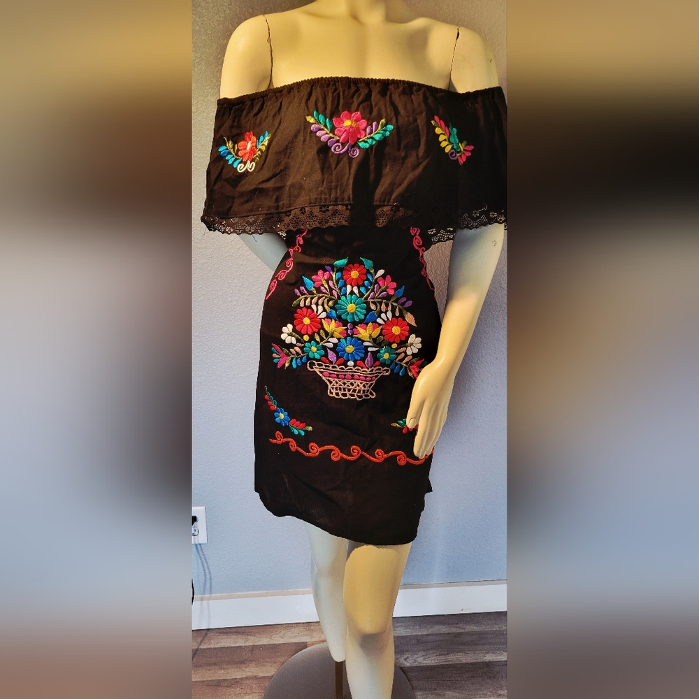 OFF SHOULDER WOMAN DRESS FLORAL ARTESANAL Size M 100% Cotton Embroidered Black - Picture 4 of 13